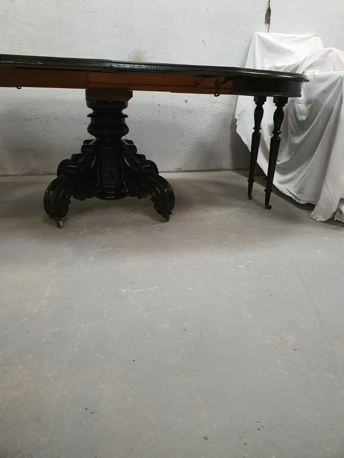 Extendable table 6 to 10 people style Napoleon III late XIX early XXth