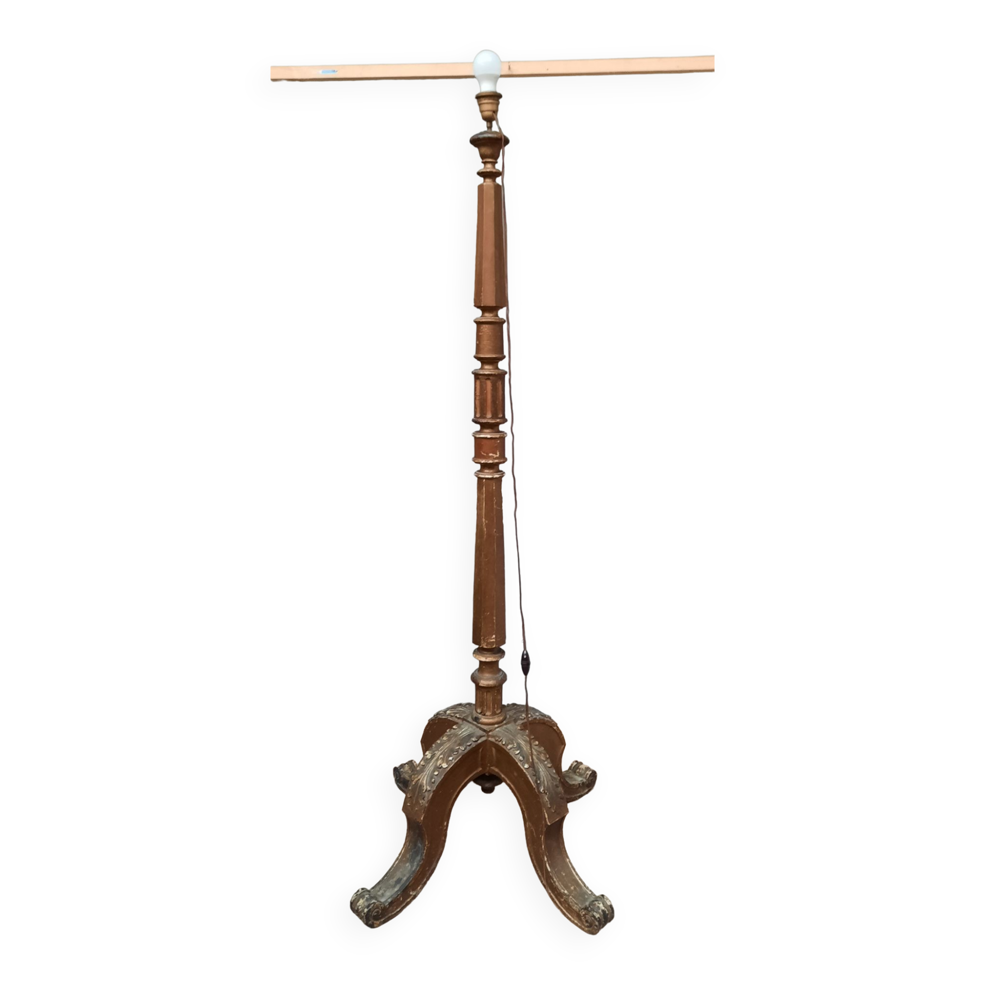 Lampadaire en bois doré