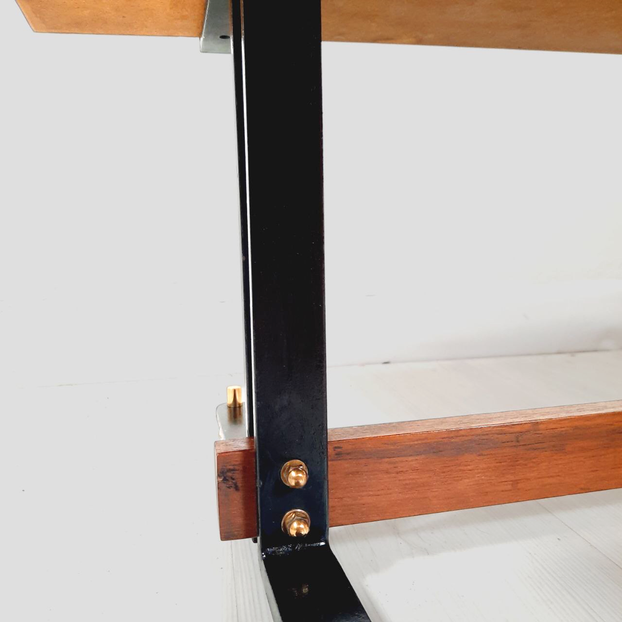 Coffee table 60s top enamelled color red and gold, metal and brass base.