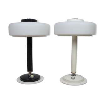 Ensemble de deux rares lampes de table noires et blanches Napako années 1960