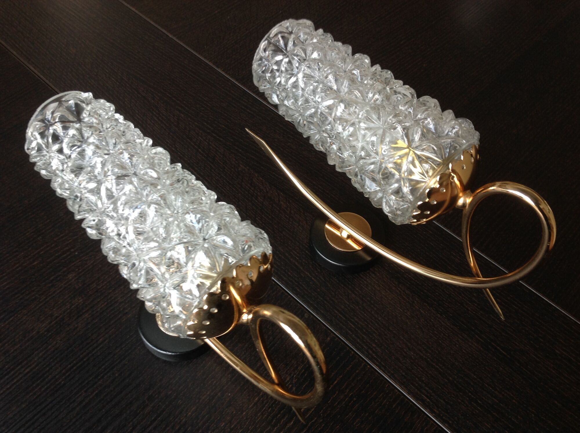 Pair of brass sconces and structured tulip glass 60/70s
