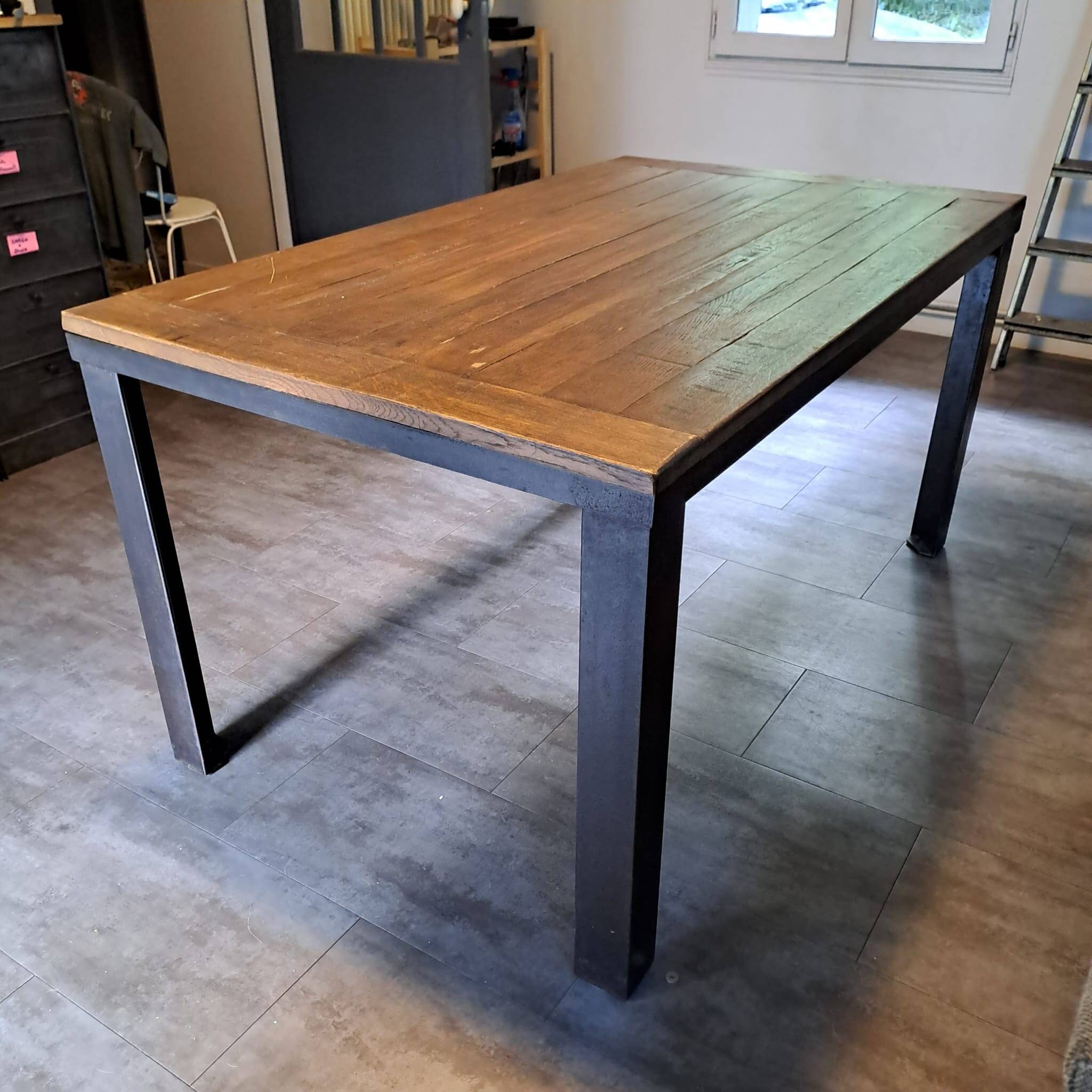 Table de salle a manger style industriel