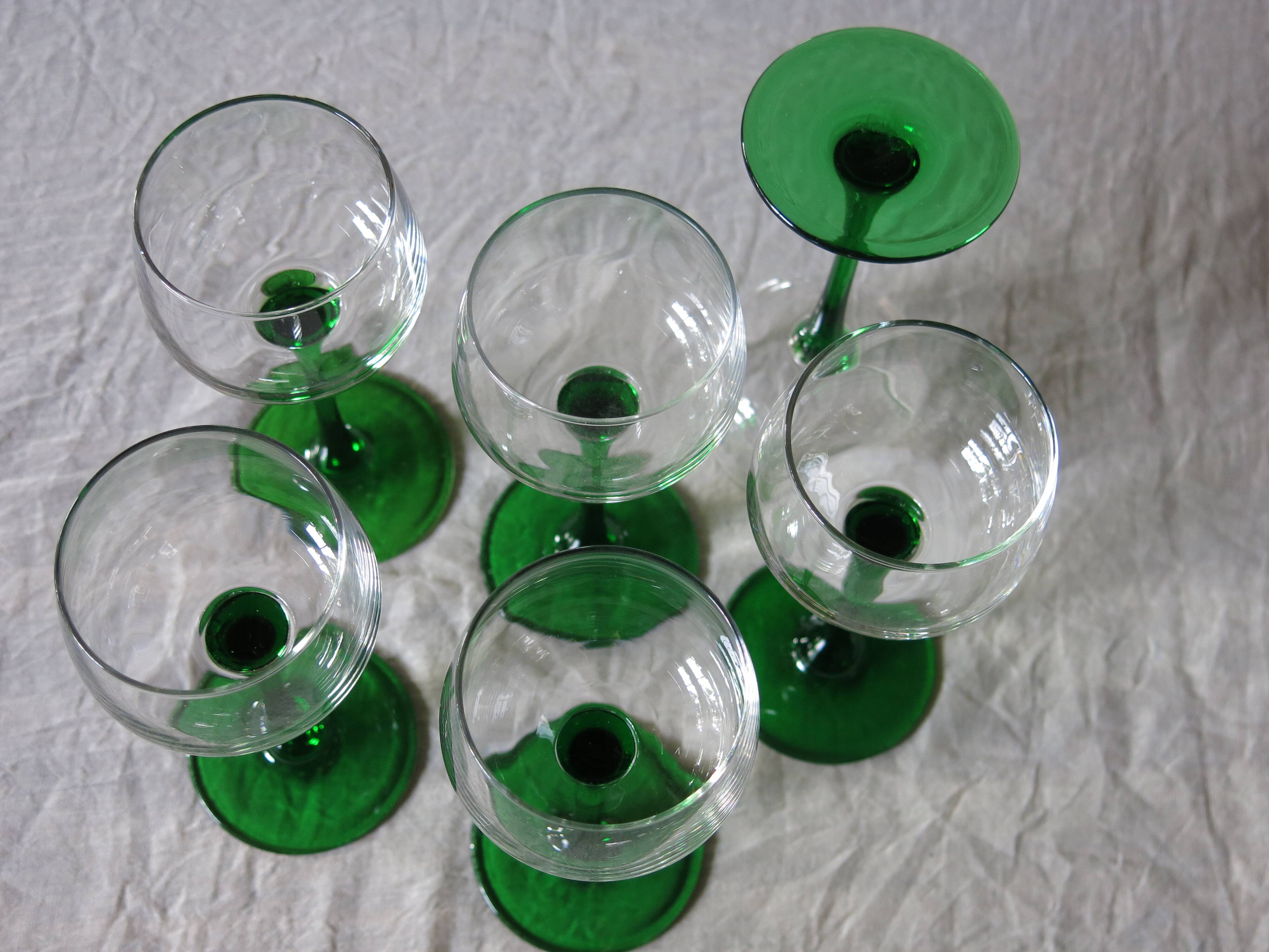 6 colored white wine glasses from Alsace in very good condition