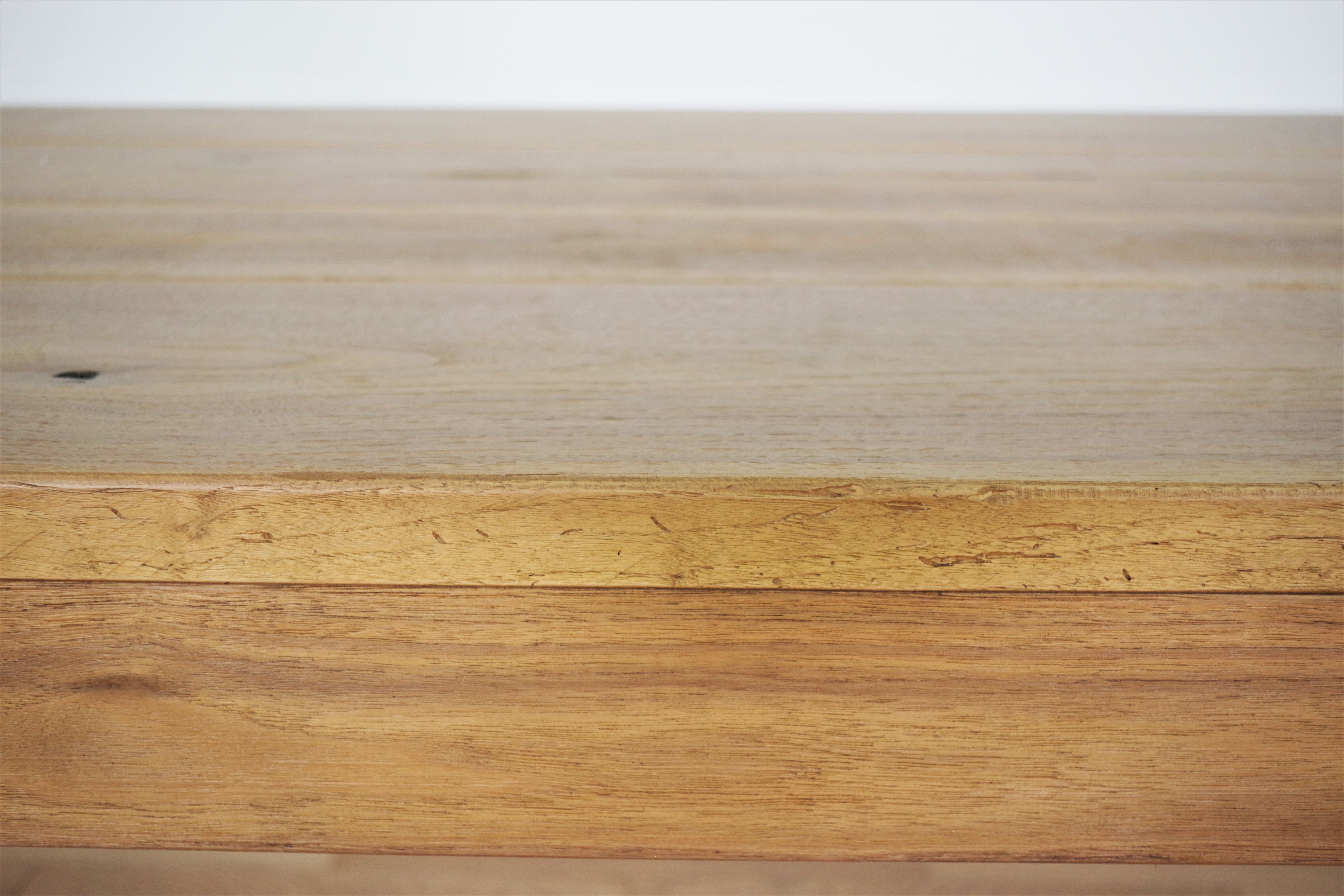 Tavolo artigianale in noce