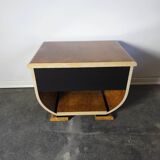 Paire de tables de chevet Art déco en ronce de noyer et laiton