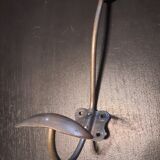4 metal hooks