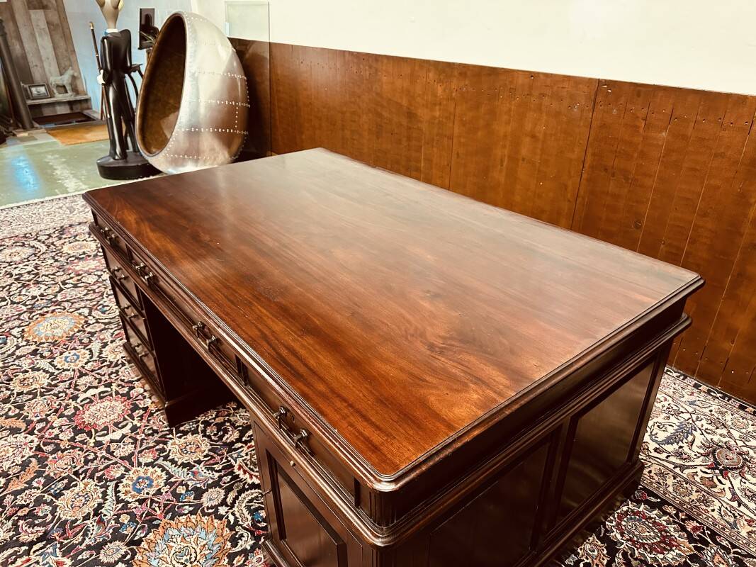 Large Classic English Desk Partnerdesk