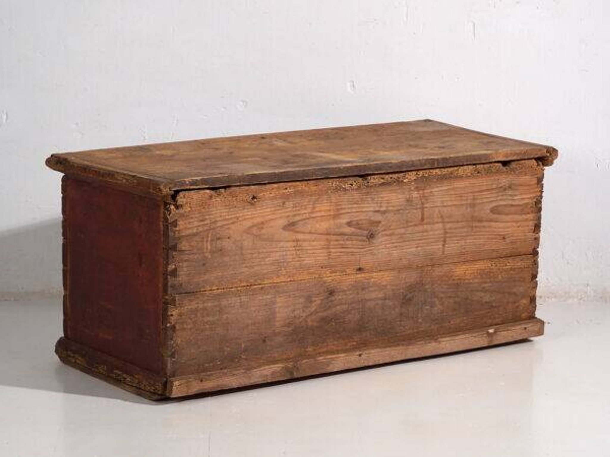 Antique storage trunk with floral decoration (circa 1895) #102