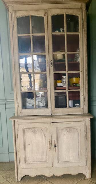 Small shabby two-body buffet