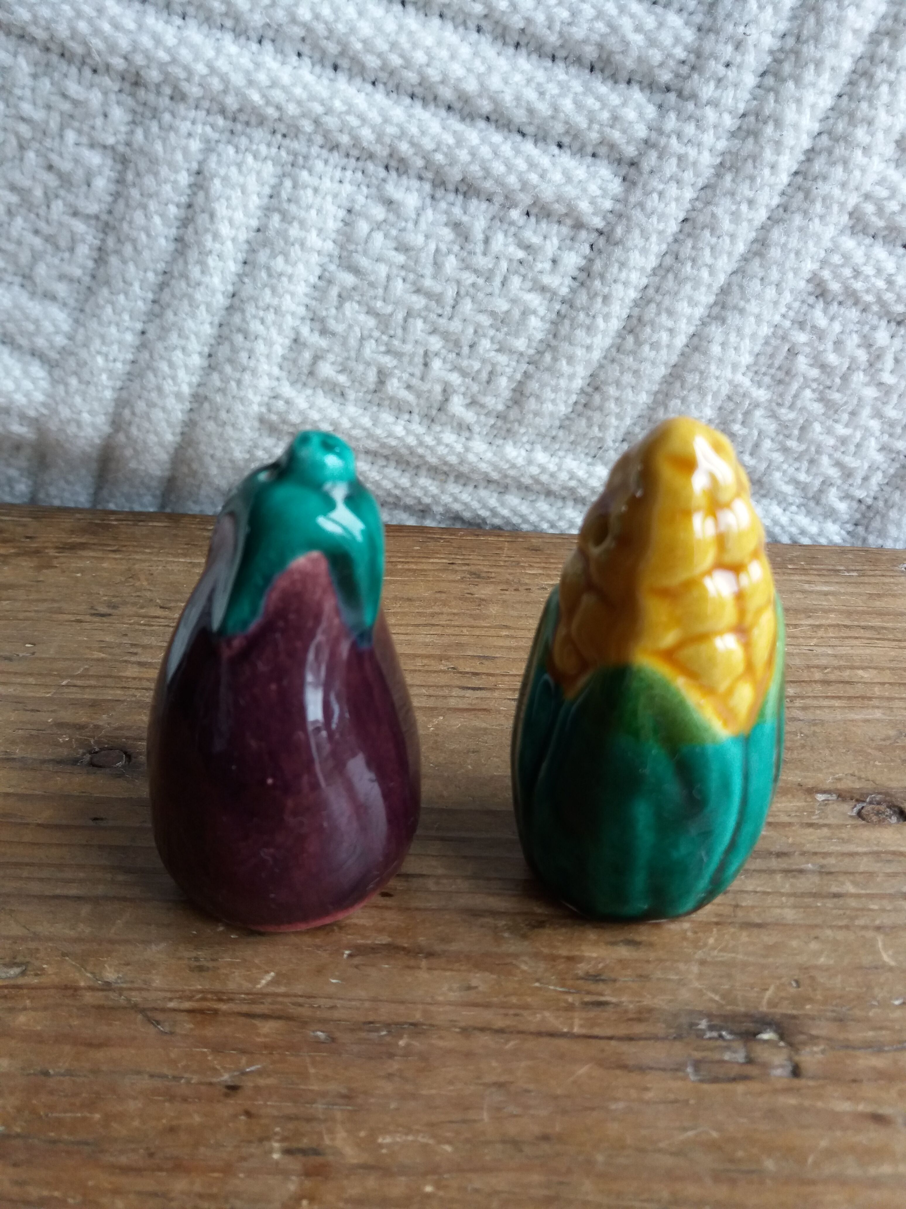 Slurry pepper and salt shaker