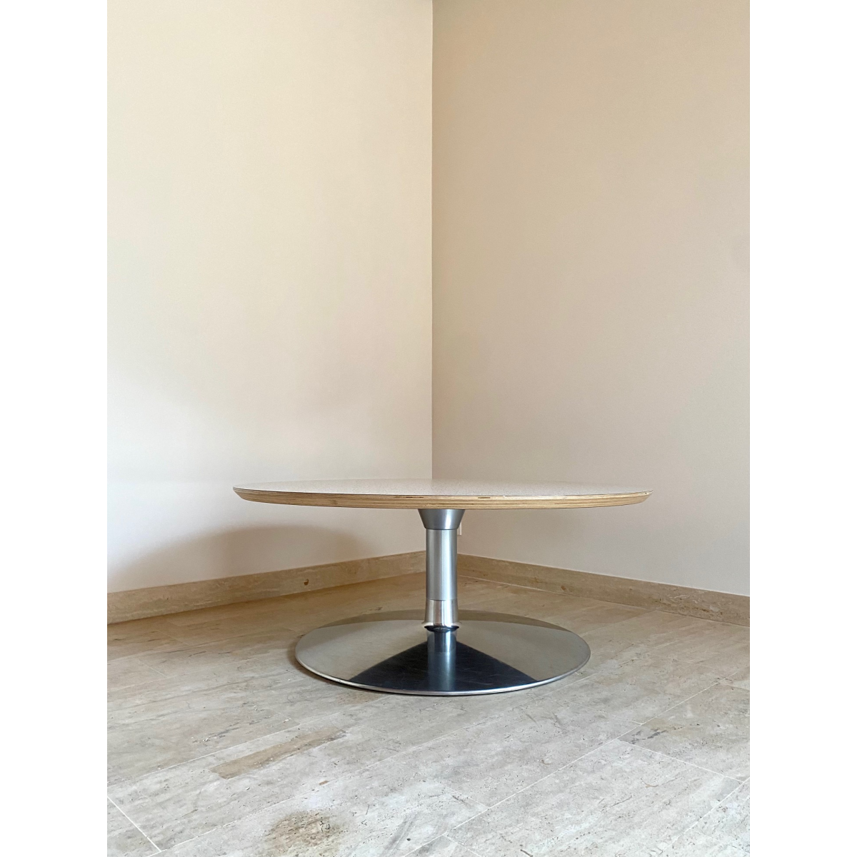 Round coffee table by Pierre Paulin for Artifort, 1990