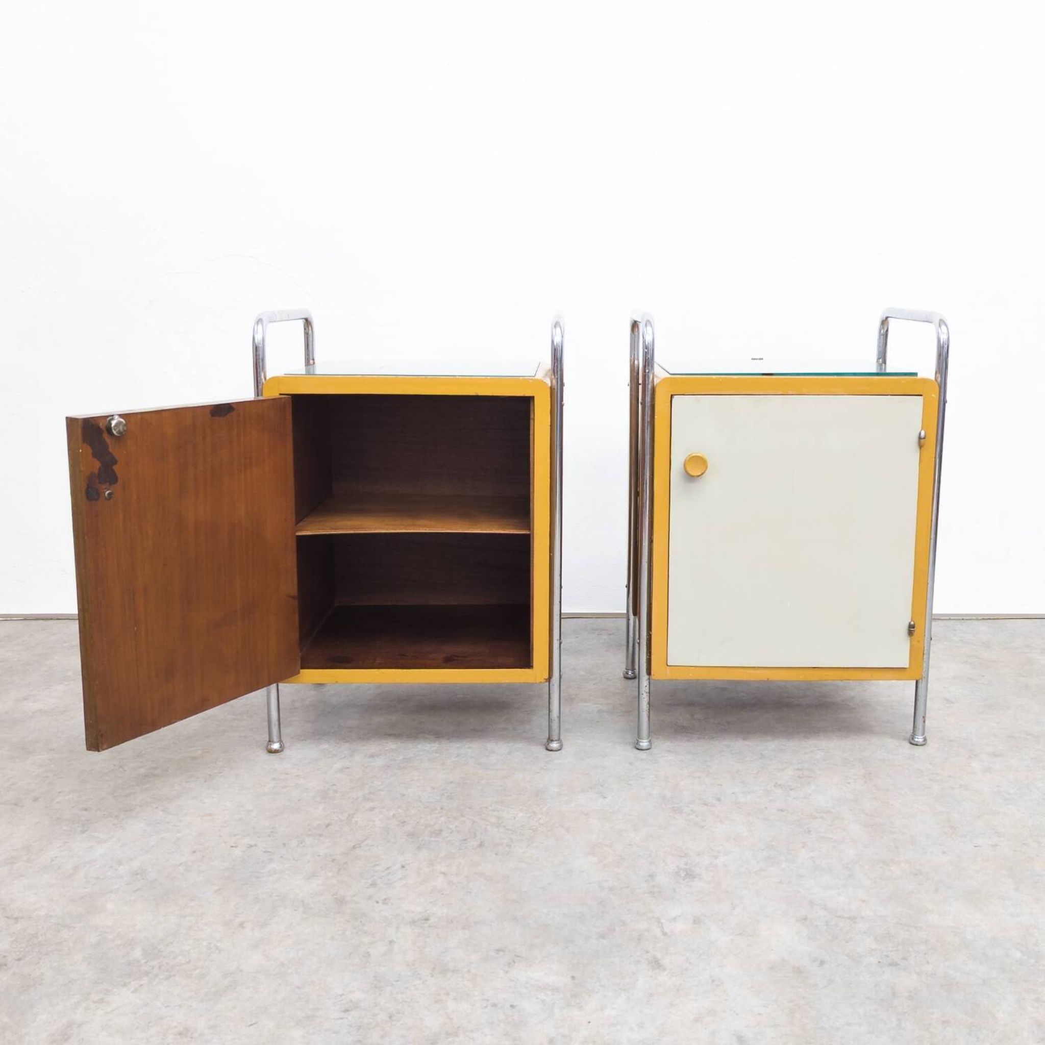 Paire de tables de nuit en tube d'acier par Hynek Gottwald, 1930