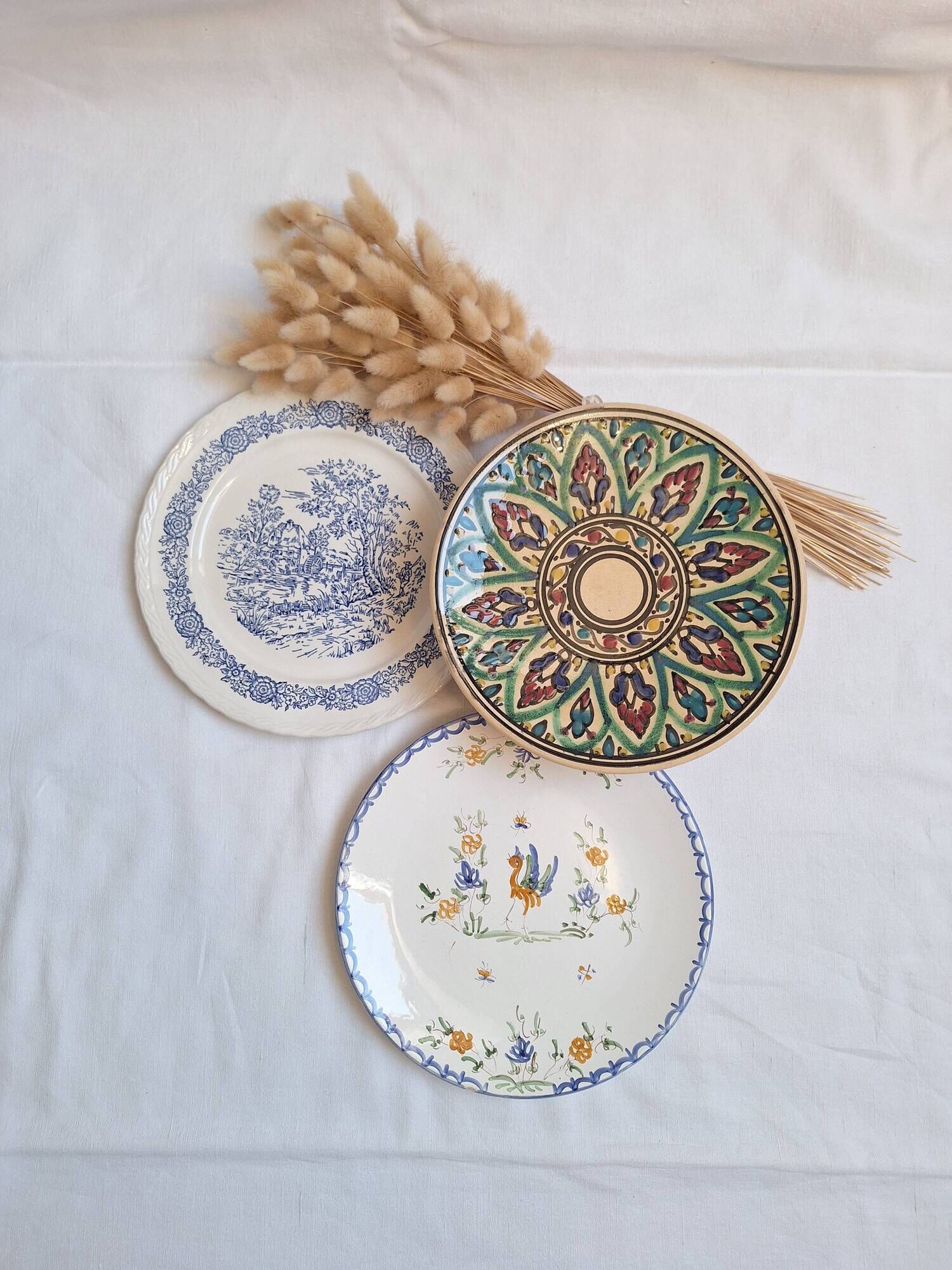 Hand-painted artisanal flat plates