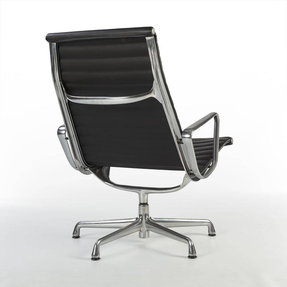 Chaise longue noire en aluminium Herman Miller Original Eames EA316 « Ribbed »