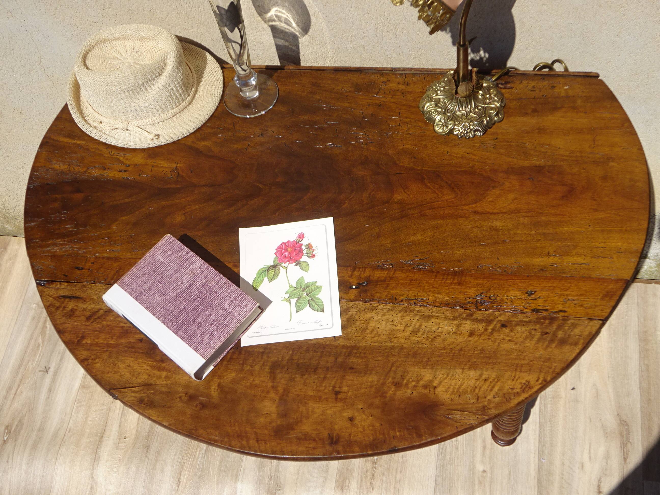 Drop-leaf table, honey-spoon-shaped legs