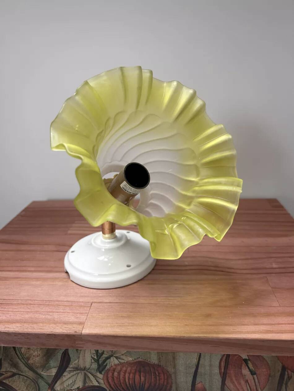 Vintage tilting wall lamp