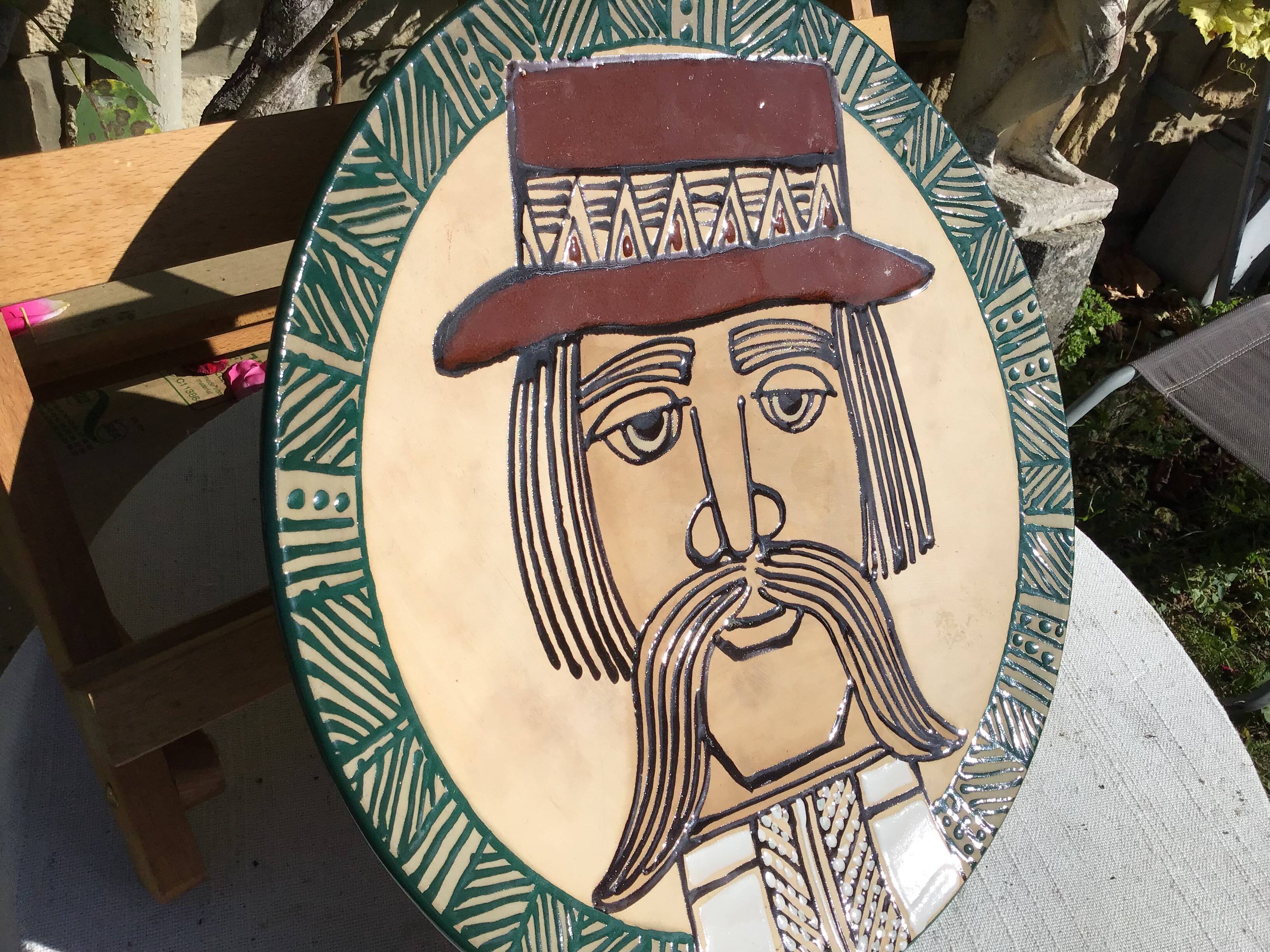 Large decorative dish Monsieur Mustache