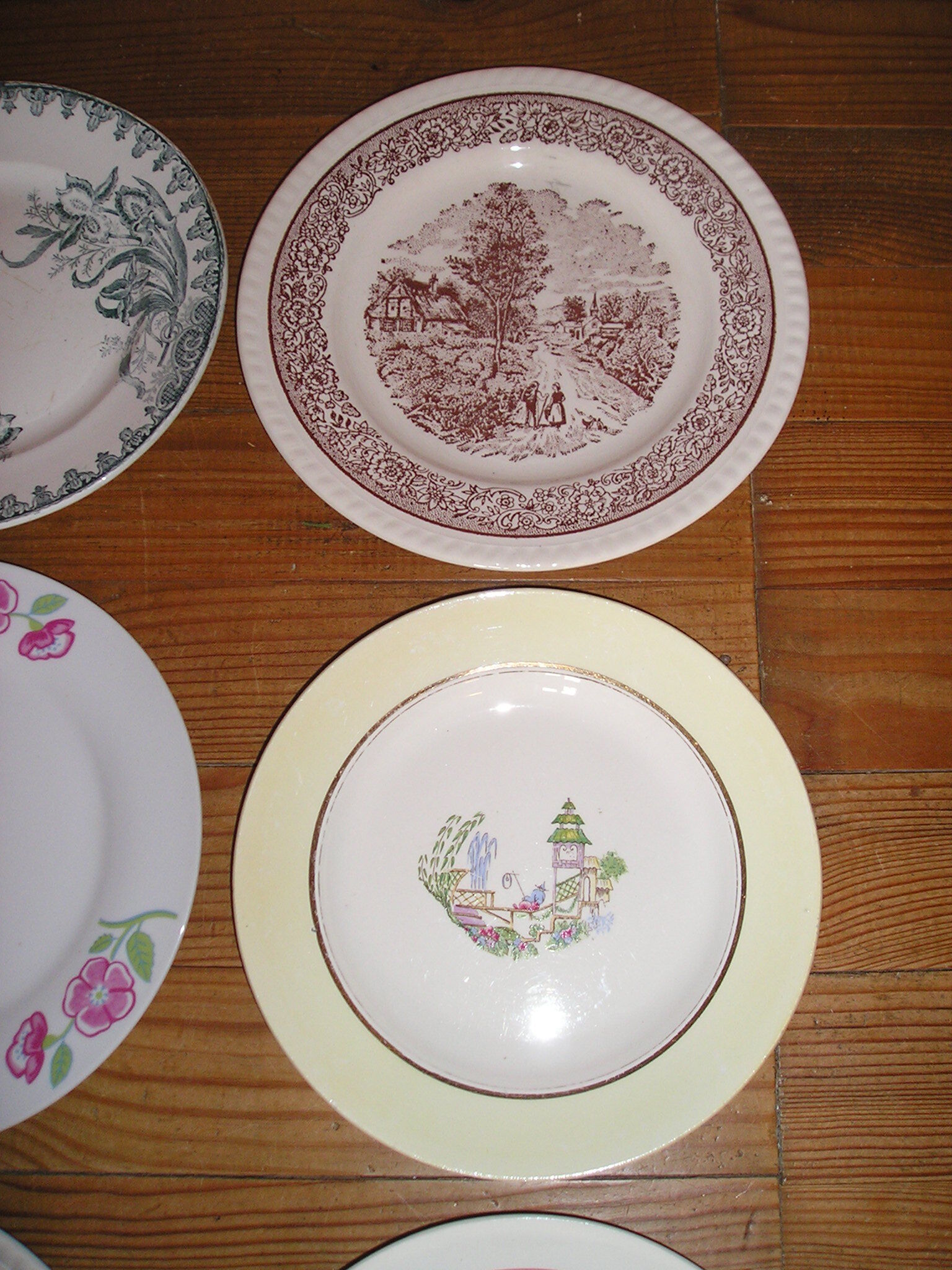 Set of 12 different flat plates