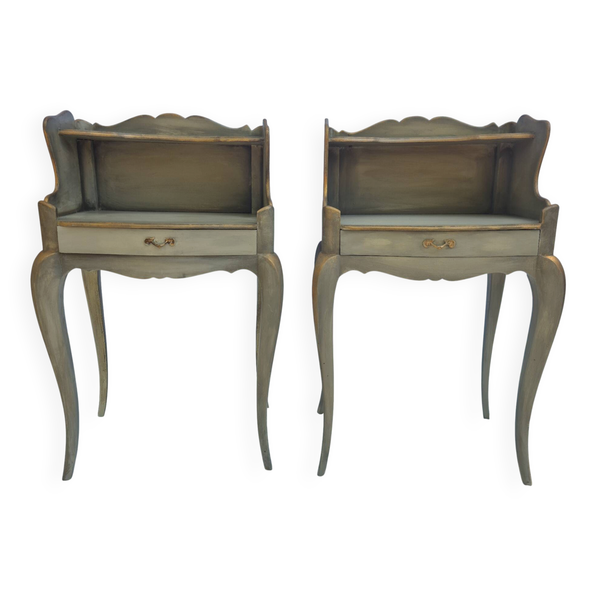 2 tables de chevet style Louis XV, restaurées et peintes "Milk Paint"