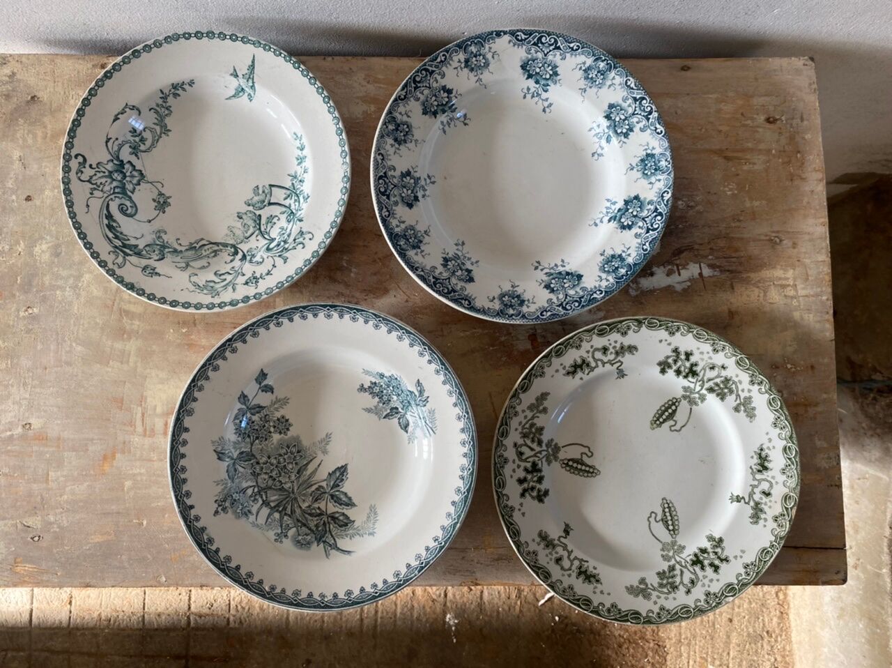Set of 4 blue flowered plates