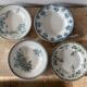 Lot de 4 assiettes fleuries bleues