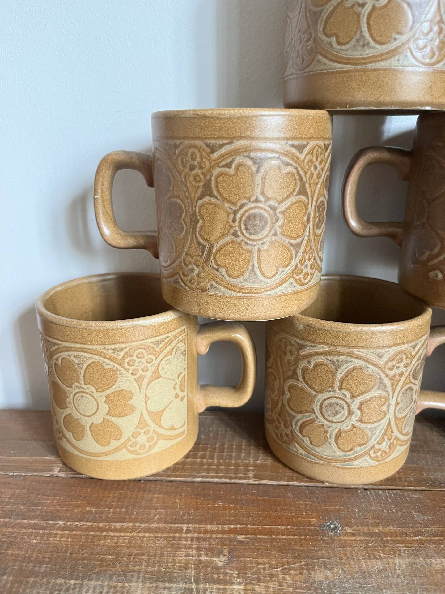 8 stoneware mugs