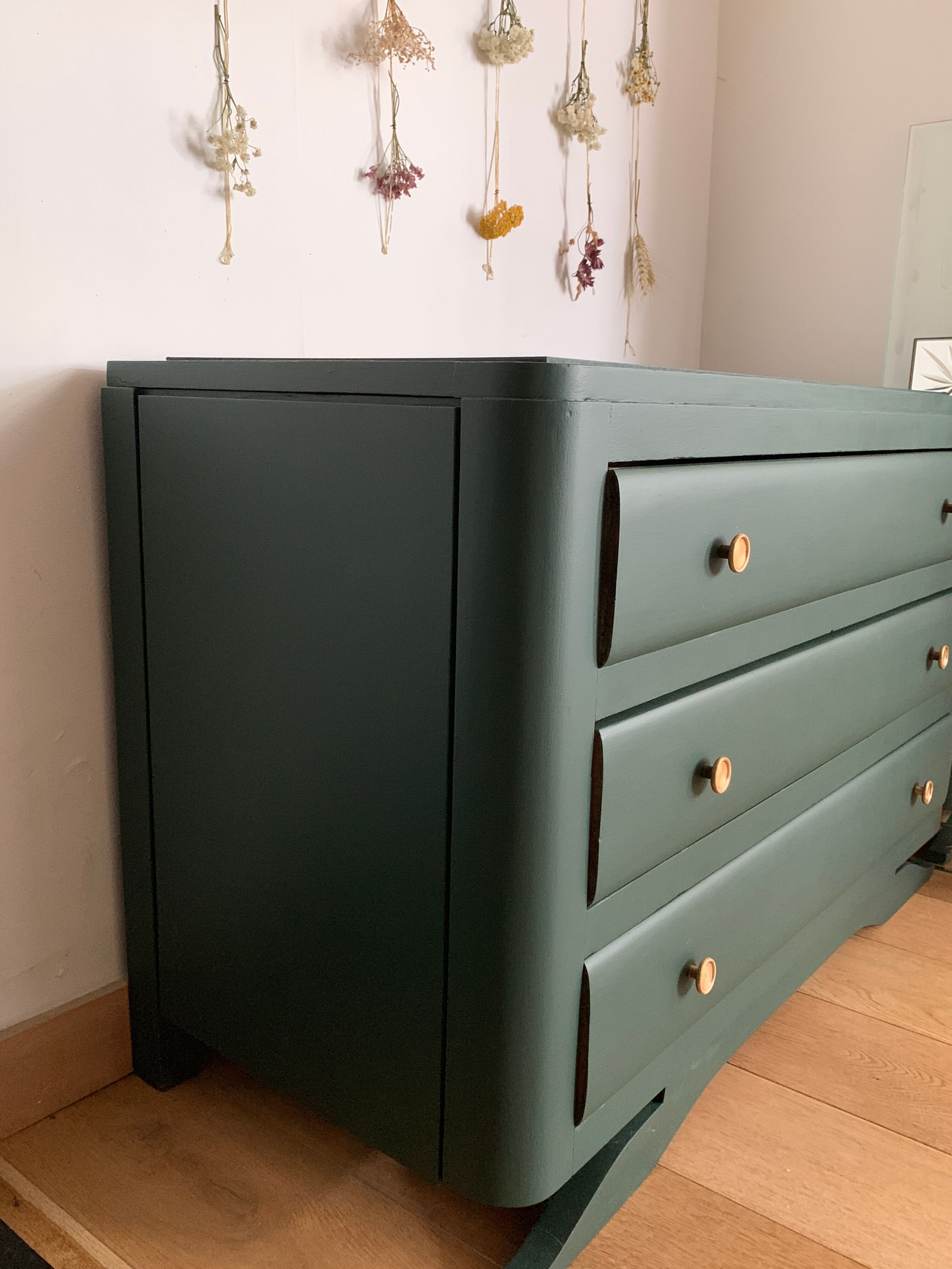 Chest of drawers vintage in green
