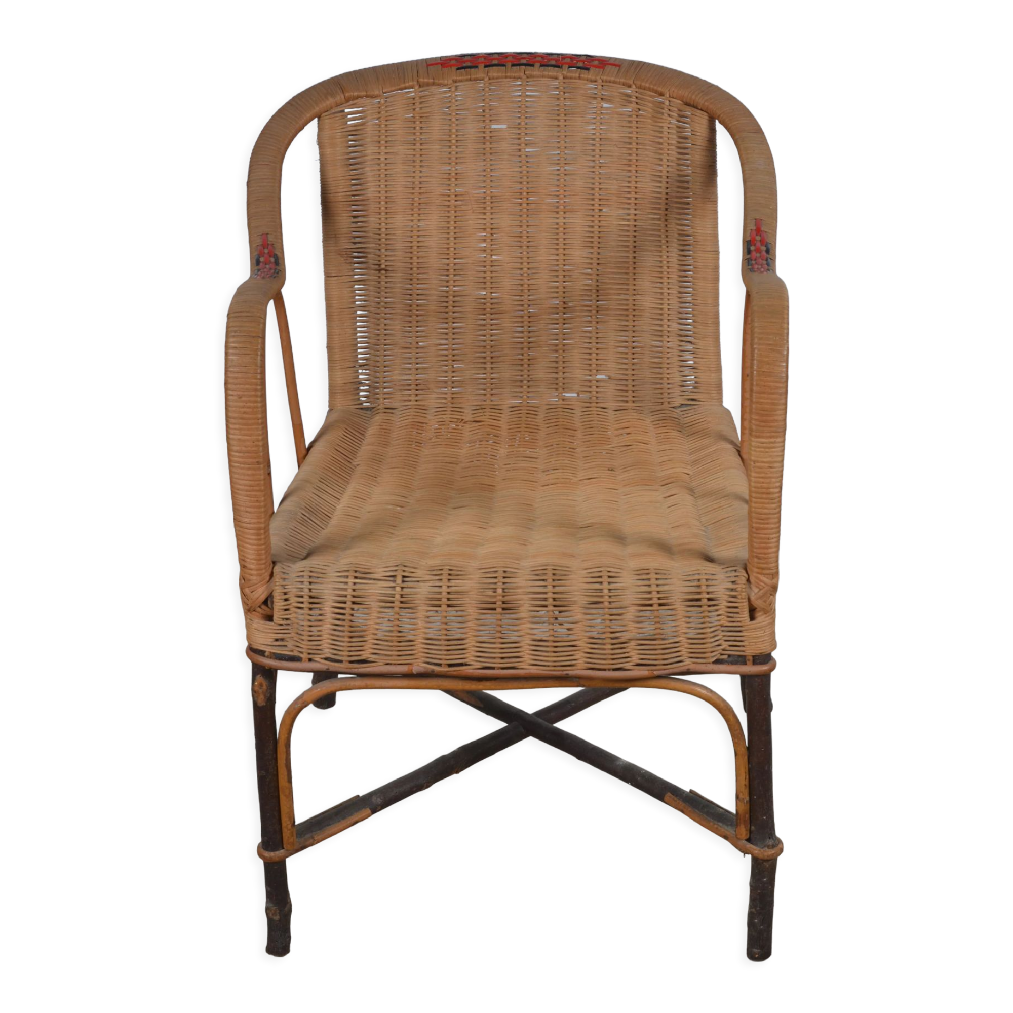 Rattan armchair and adult scoubidou