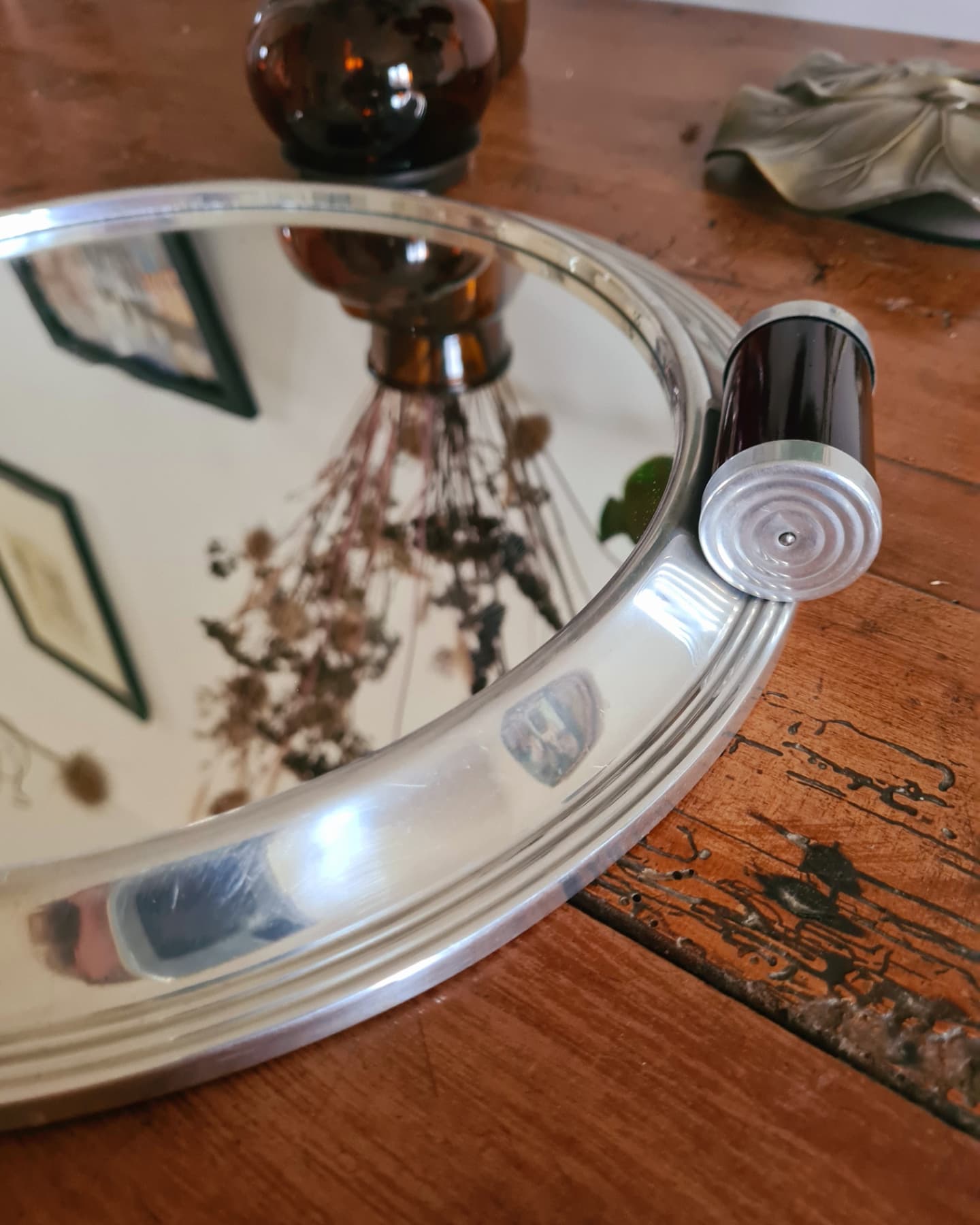 Centerpiece or serving tray