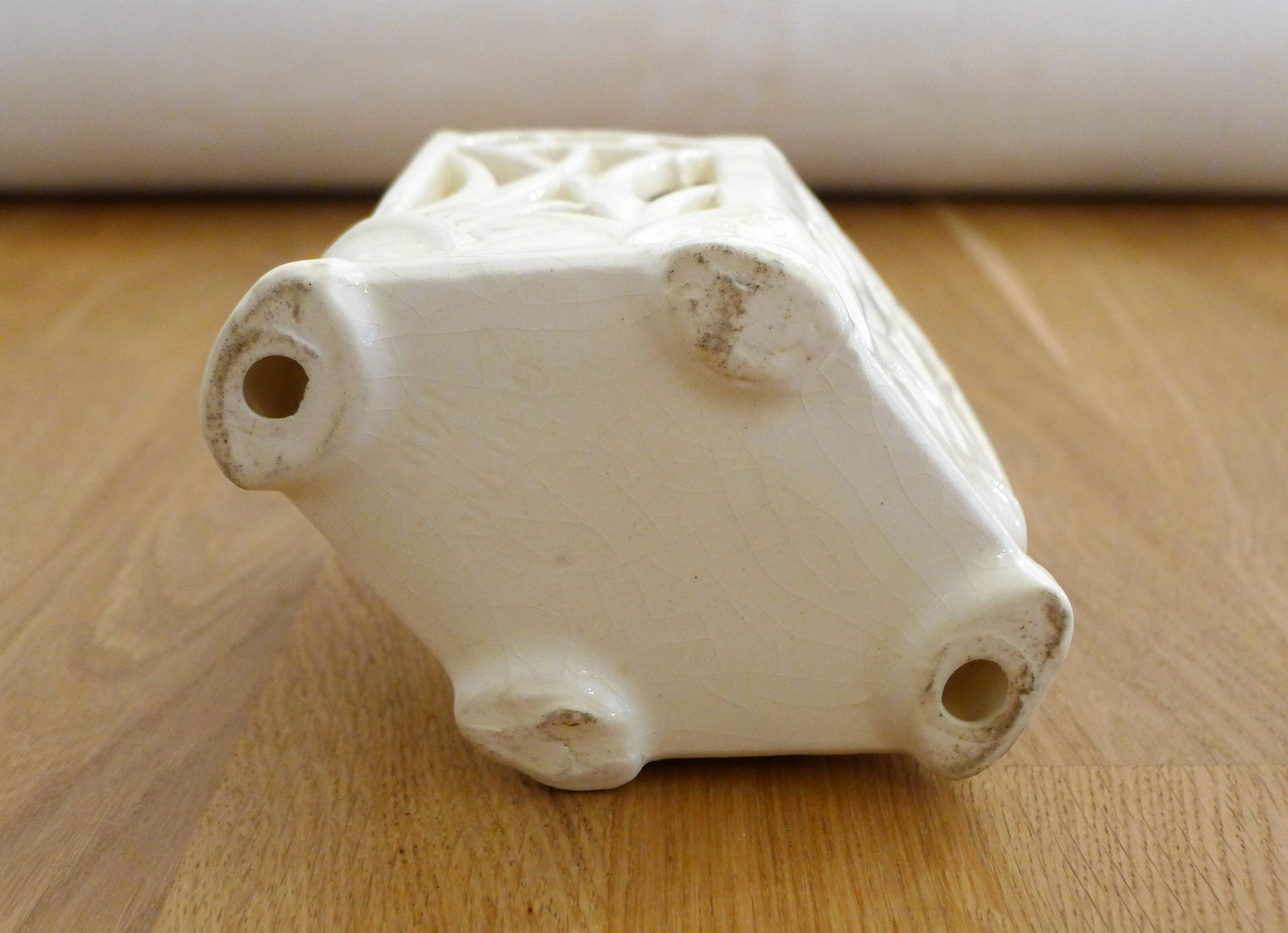 Openwork pot / letter holder in Art Nouveau ceramic