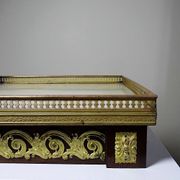 Antique wooden saddle-shaped plateau, gilded metal and onyx, circa 1900.