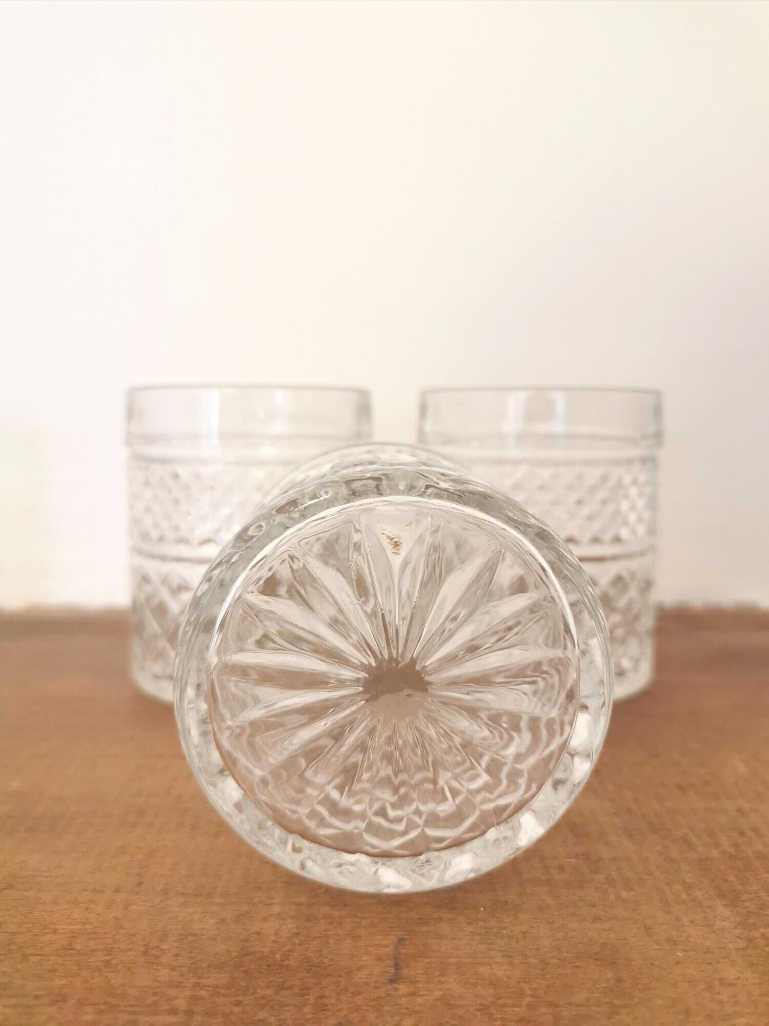 service of 6 vintage whiskey glasses in chiseled glass