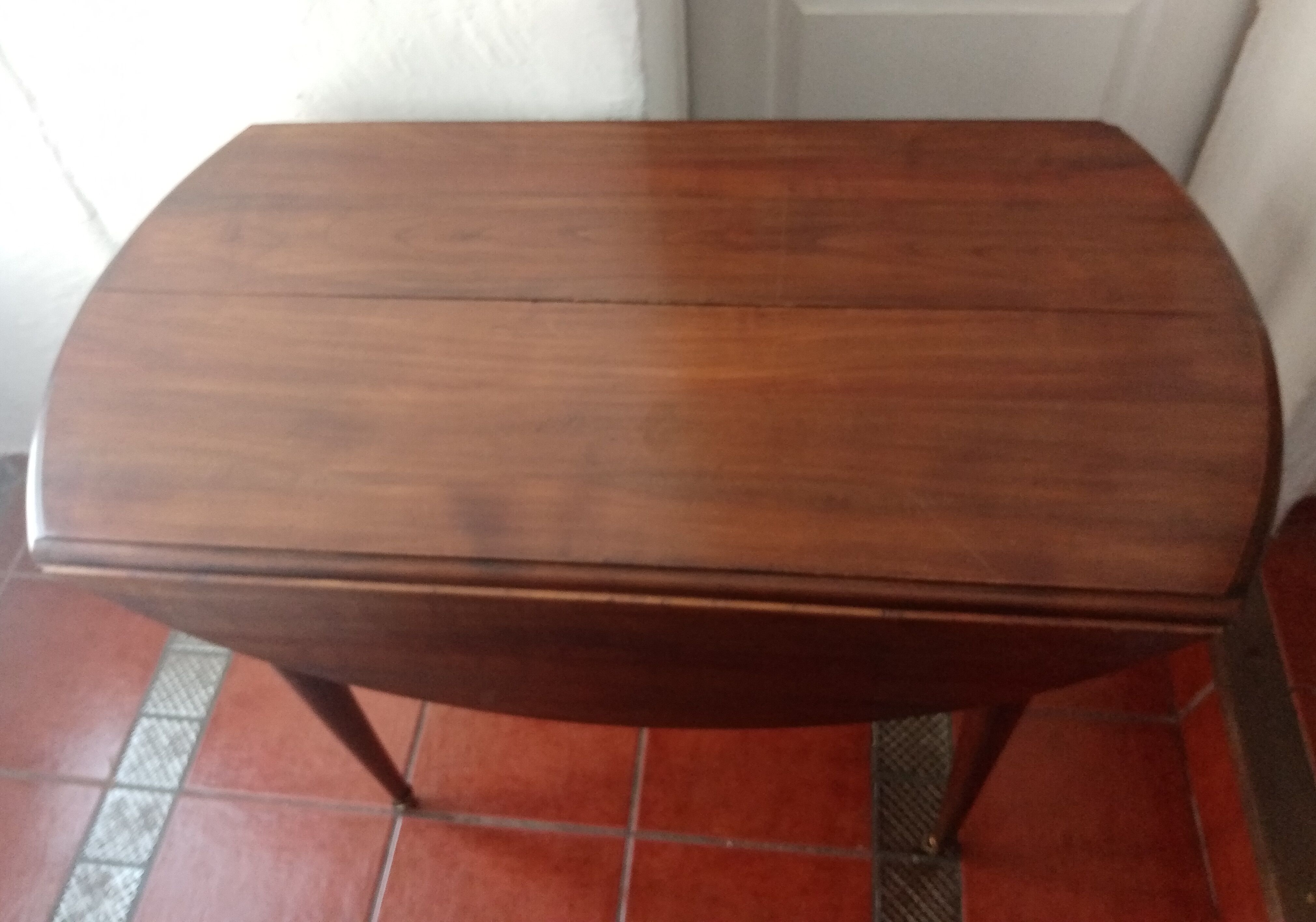 Round table falling at six feet with 3 extension total 2.25 meters