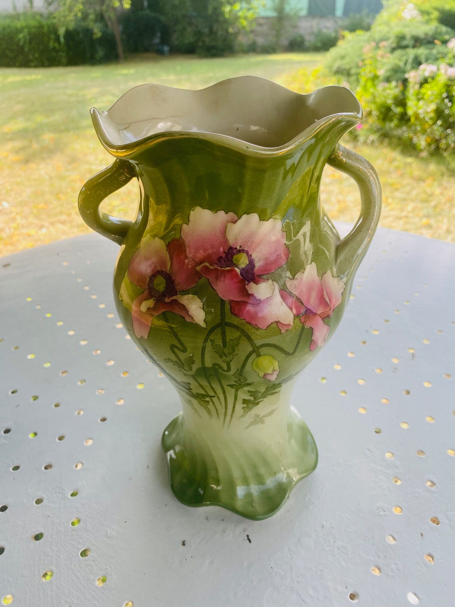 Art Nouveau vase by Gustave de Bruyn Fives of Lille