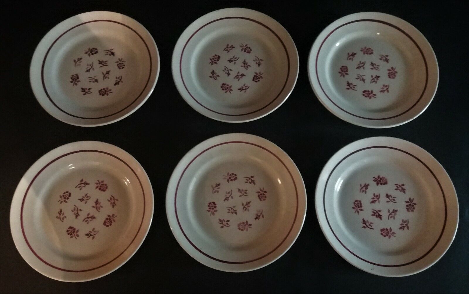 Série de six assiettes plates en faïence Pexonne modèle Alger