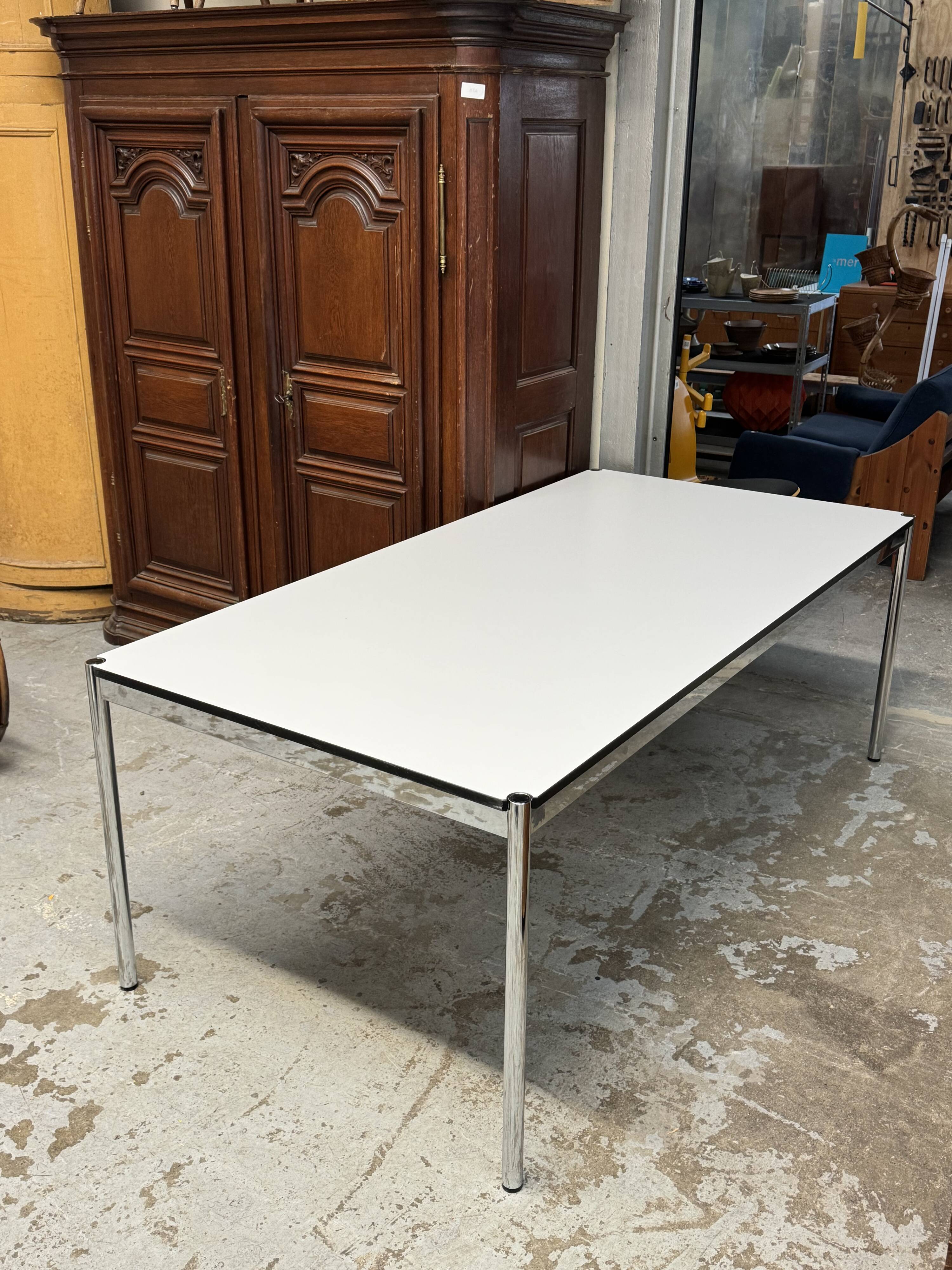 USM HALLER table