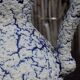 Petit vase bleu et blanc