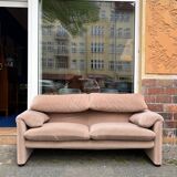 Maralunga sofa of cassina of the 80s design vico magistretti