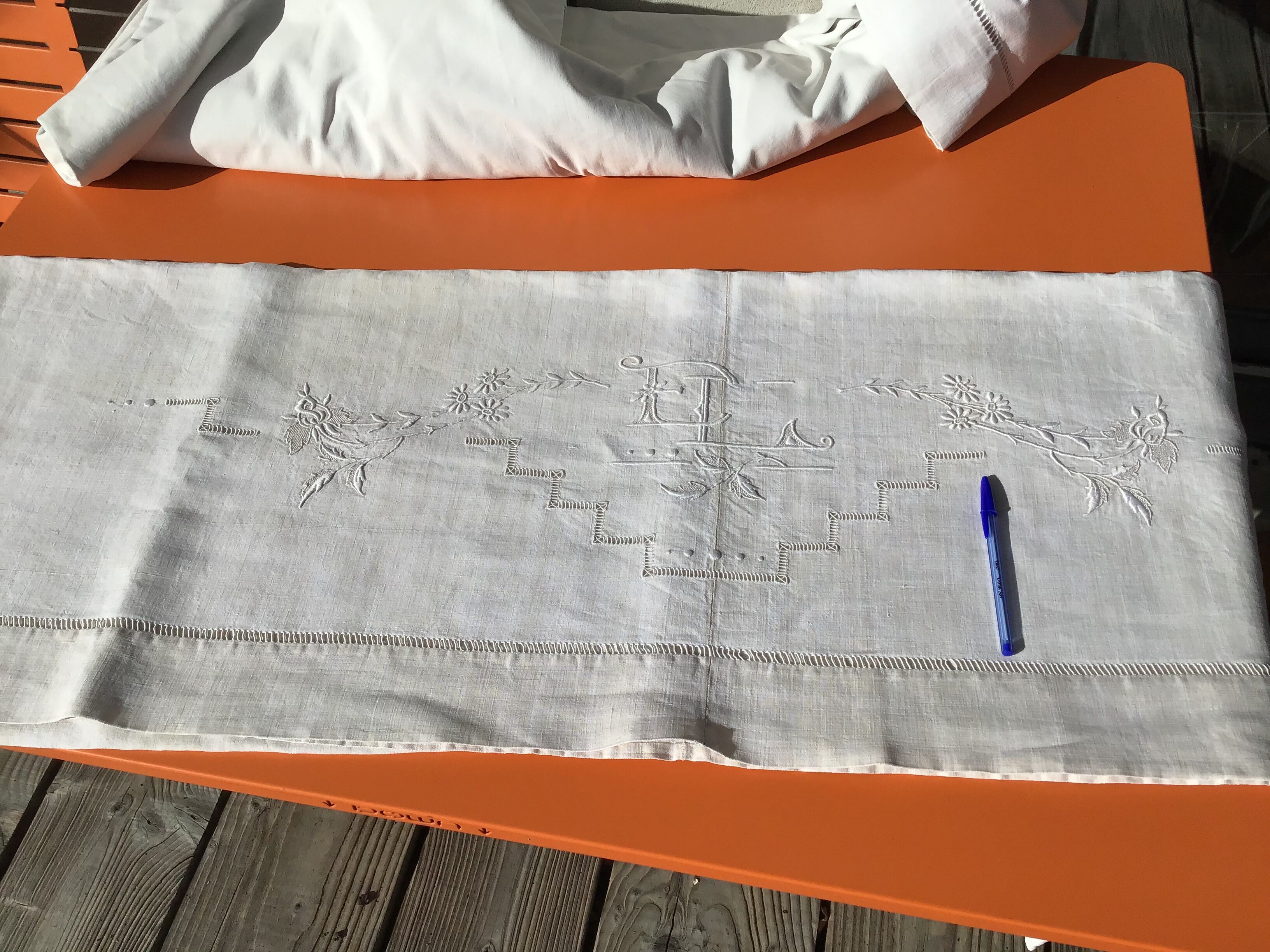 Hand embroidered EL sheet flowers and day scale central sewing