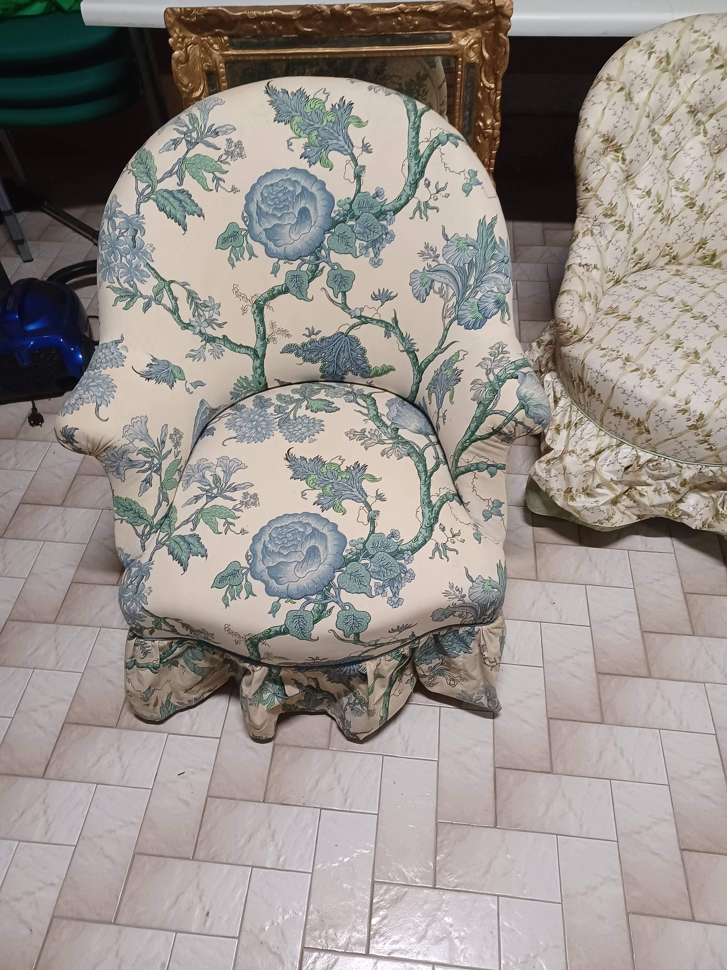 Toad armchairs and are stool