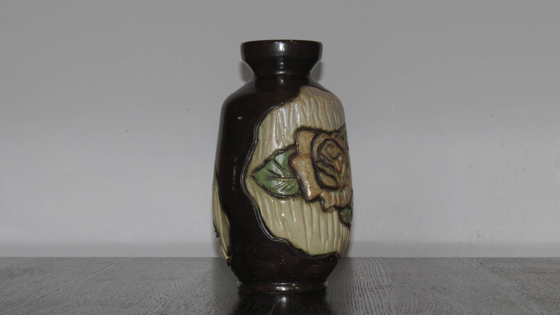 Losson 50's sandstone vase with double flower decoration