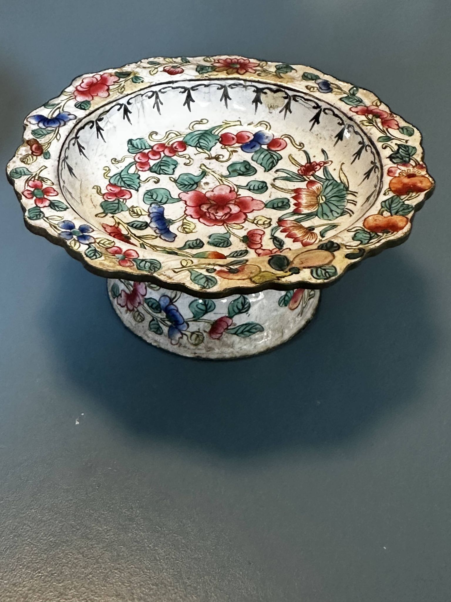 Pair of footed bowls in Canton enamel – China – floral decoration – F