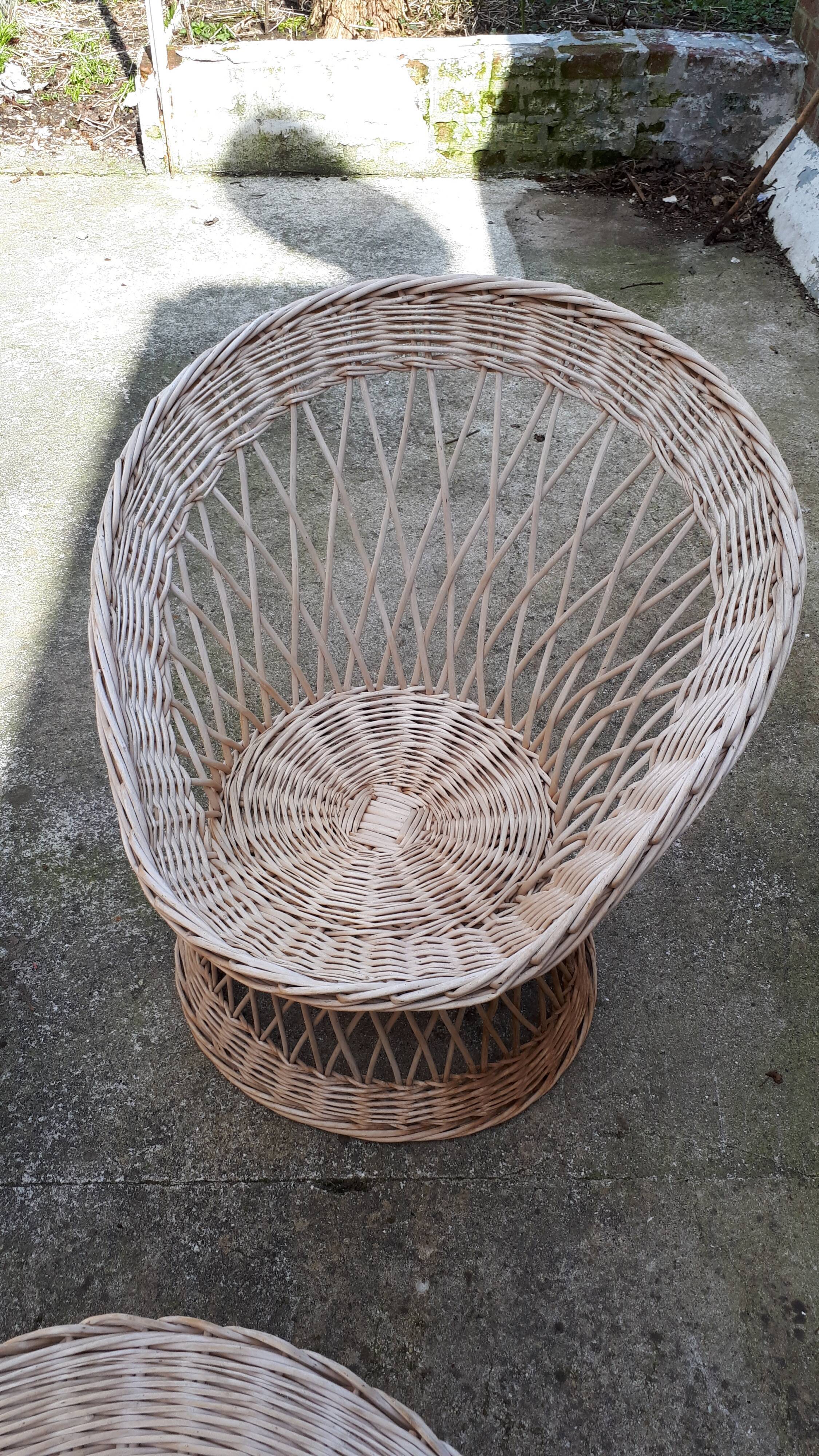 Living room 5 pieces vintage rattan