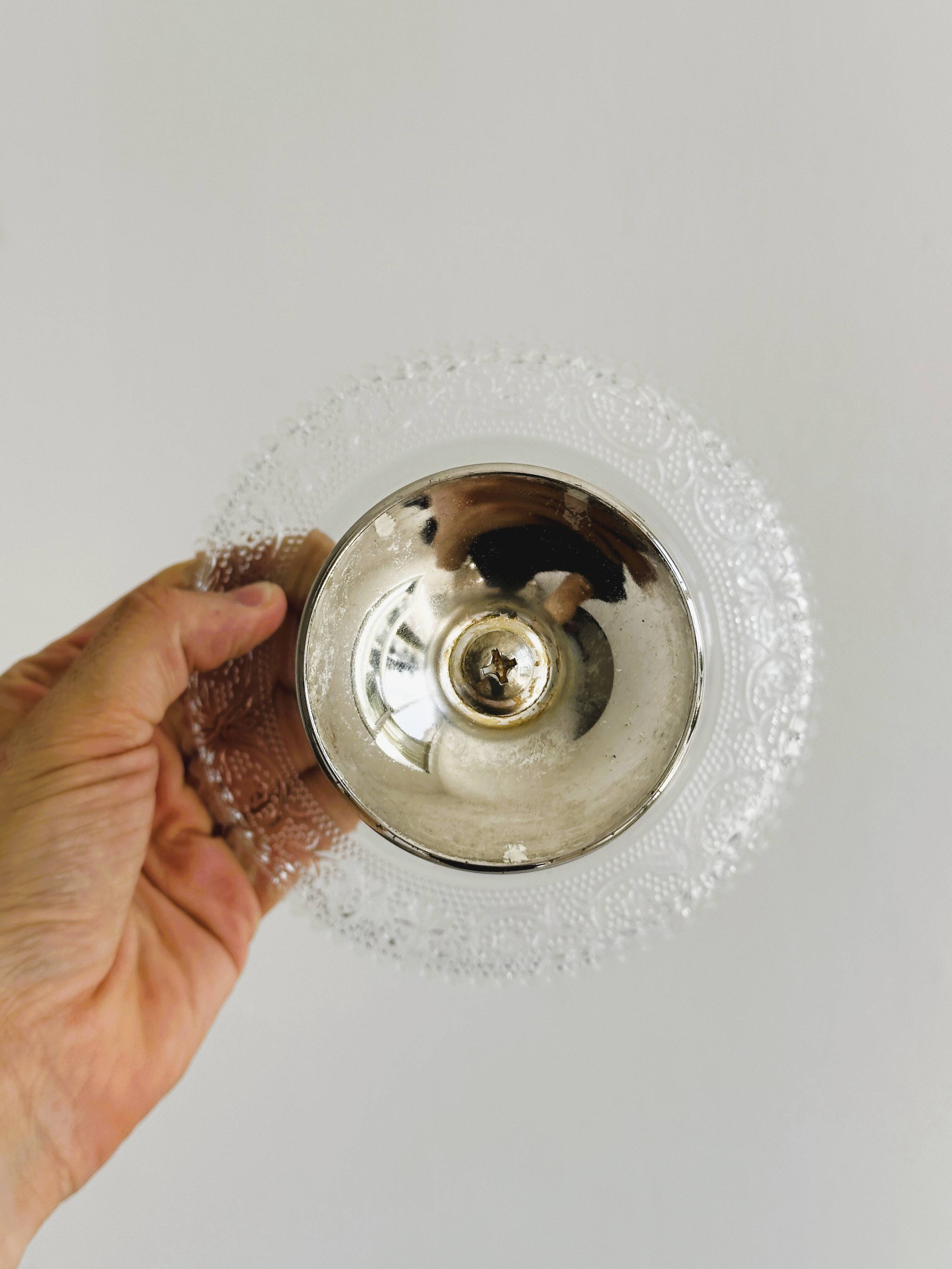 Bowl on a foot in worked glass and elegant metal