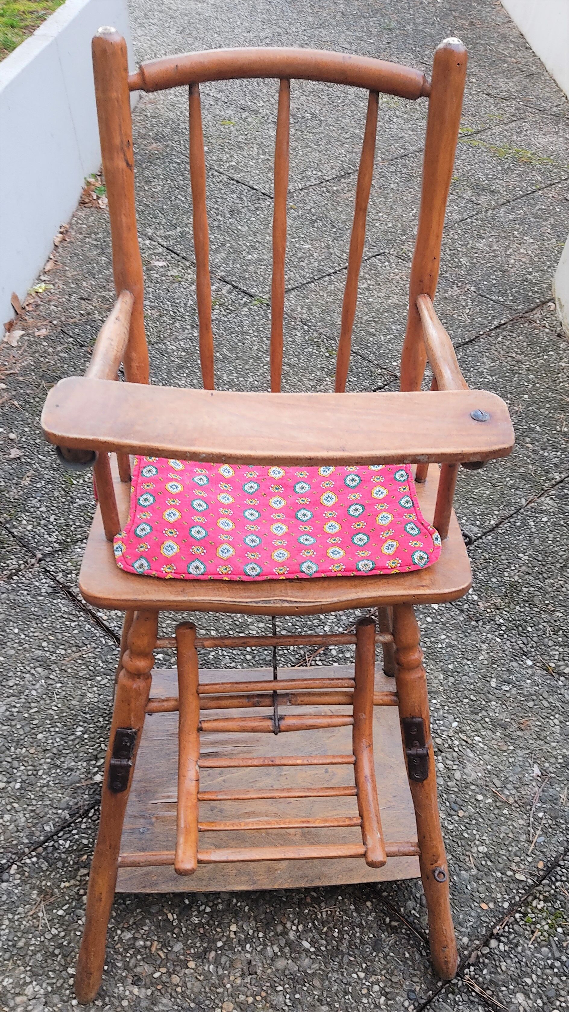 Chaise haute de bébé