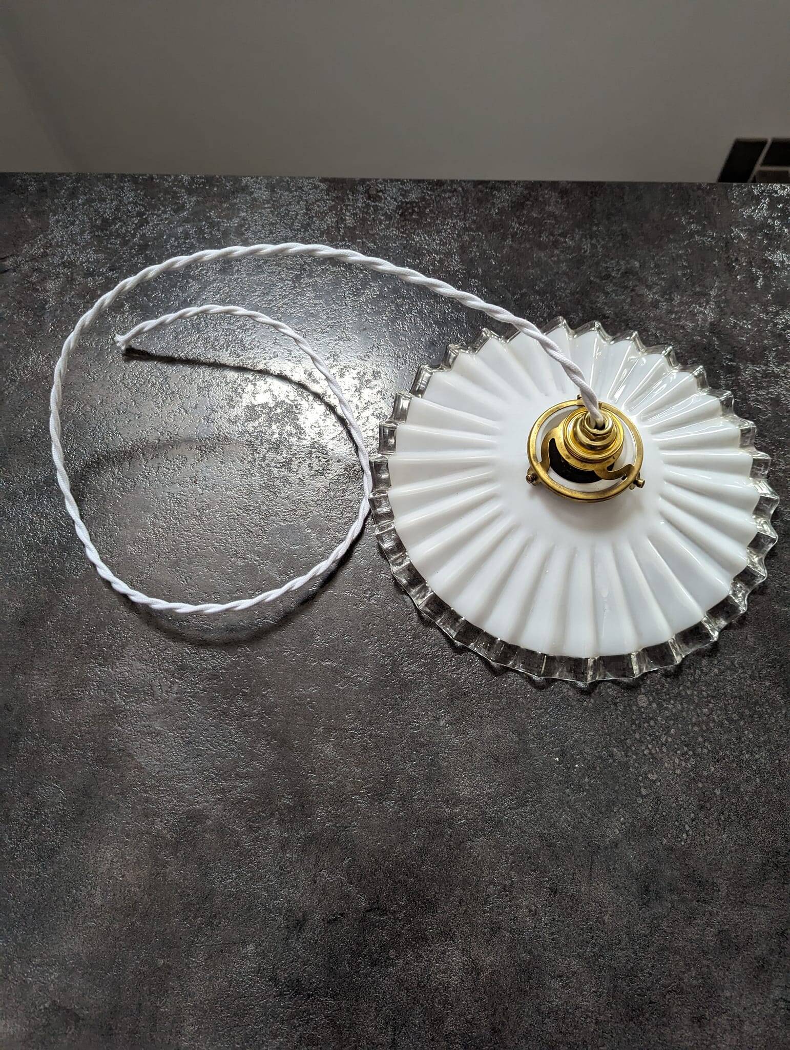 Old hanging lamp in white pleated opaline Art Deco 1930 Ø 25 cm