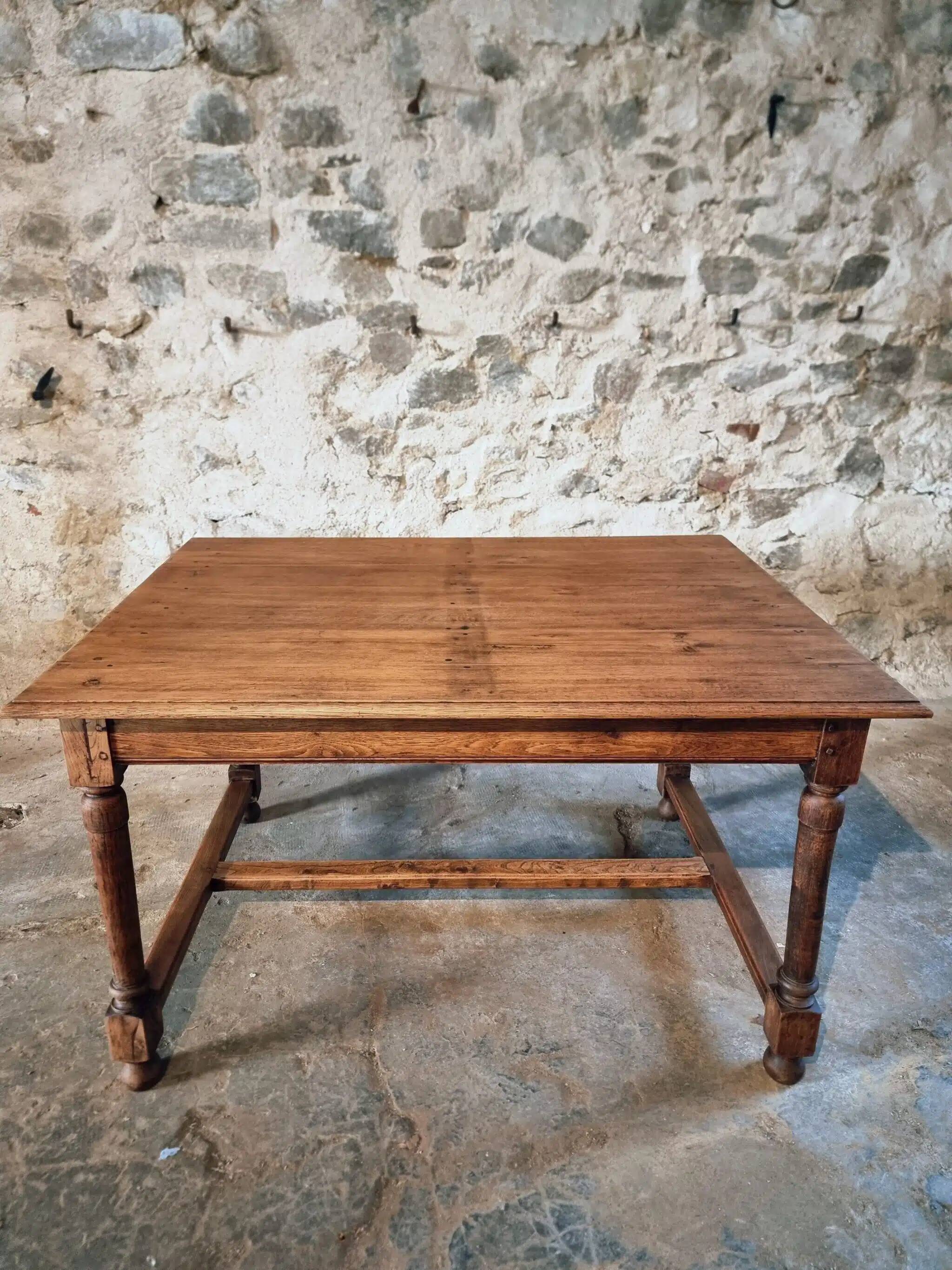 Antique French oak and elm dining table – Early 20th century farmhouse table with turned legs