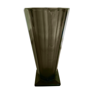 Vase en verre noir