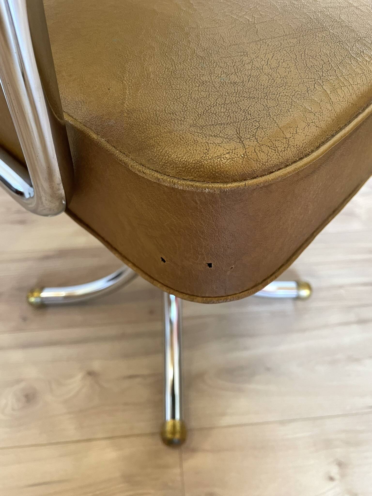 Fauteuil de Bureau Pivotant Vintage 1970 – Style Space Age Chrome & Camel