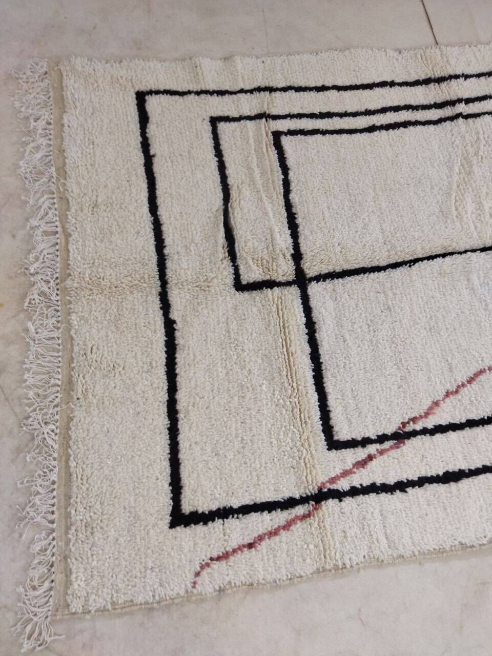 Handmade moroccan berber rug 260 x 150 cm